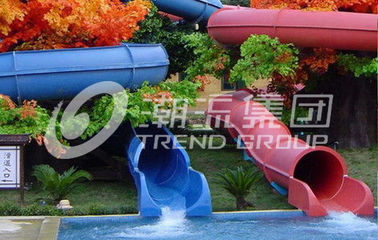 Glissières d'eau passionnantes de spirale de combinaison de station de vacances pour la piscine