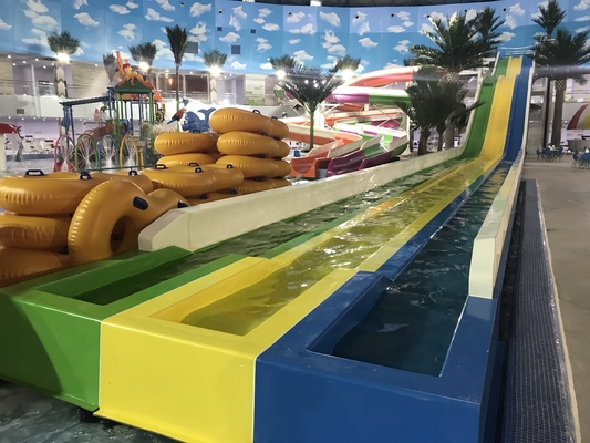 Projet de parc de toboggans aquatiques en piscine en fibre de verre à l' intérieur