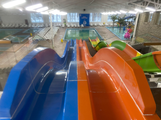Glissières d'eau faites sur commande d'équipement de parc aquatique de fibre de verre/glissières eau d'aventure pour le parc orienté