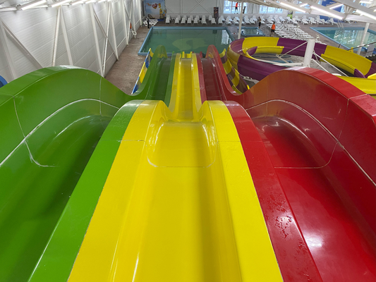 Glissières d'eau faites sur commande d'équipement de parc aquatique de fibre de verre/glissières eau d'aventure pour le parc orienté