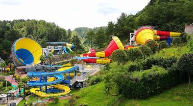 L'équipement de parc d'Aqua, glissière d'eau colorée de fibre de verre pour le parc géant d'Aqua/a adapté la glissière aux besoins du client de parc aquatique