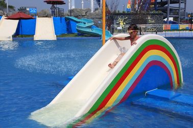 Adapté aux besoins du client équipement de parc d'Aqua de glissières d'eau de 3 enfants de cavaliers, rose/orange/bleu