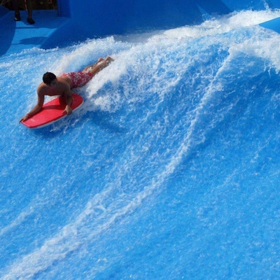 Tour de l'eau de Flowrider de jeu d'Aqua pour la glissière d'eau surfante faisante de la planche à roulettes de fibre de verre de sport