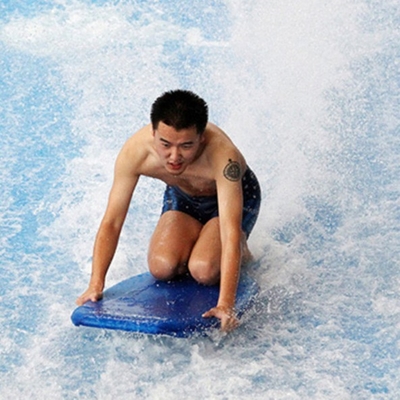 Le tour de l'eau de Flowrider d'équipement de parc aquatique, cavalier d'écoulement embarque