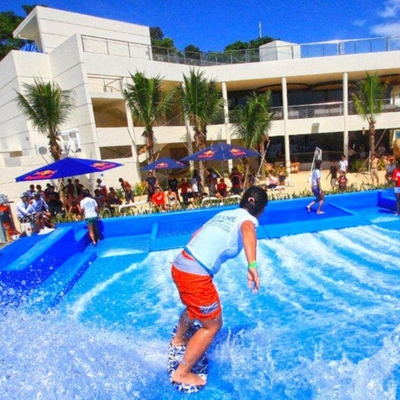 Double/simple bleu de tour de l'eau de Flowrider a coloré la machine surfante de simulateur avec le matériel de fibre de verre