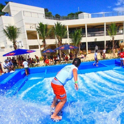 La machine surfante adaptée aux besoins du client de vague de cavalier d'écoulement badine des tours d'amusement pour le parc aquatique