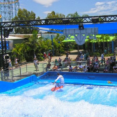 Simulateur de surf OEM Flowrider avec pompe à eau de 65 kW et PVC souple résistant pour parcs aquatiques 15,3 m * 9,3 m