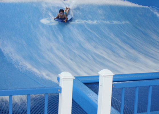 Simulateur de surf OEM Flowrider avec pompe à eau de 65 kW et PVC souple résistant pour parcs aquatiques 15,3 m * 9,3 m