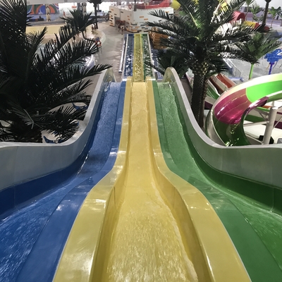 Projet de parc de toboggans aquatiques en piscine en fibre de verre à l' intérieur