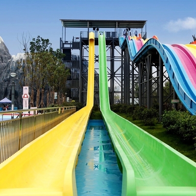 Les glissières d'eau de fibre de verre de parc à thème, radeau de l'eau combiné par coutume en plastique glisse pour le parc aquatique