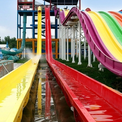 Les glissières d'eau de fibre de verre de parc à thème, radeau de l'eau combiné par coutume en plastique glisse pour le parc aquatique