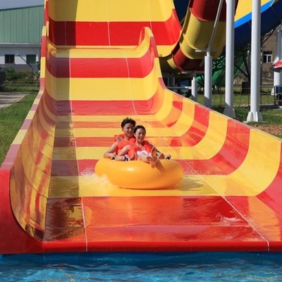 Parc aquatique extérieur d'amusement adapté aux besoins du client par géant de glissières d'eau de fibre de verre de boomerang