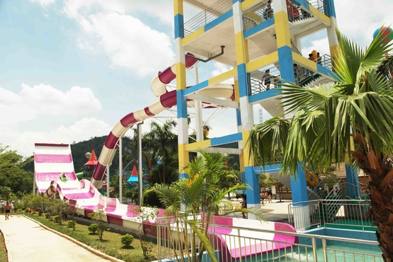 Équipement géant de parc d'Aqua excitant des Waterslides de fibre de verre de piscine de Swwiming pour des enfants