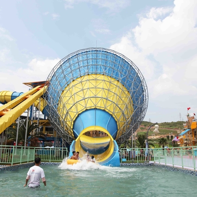 Monte adulte de personnes de diapositive d'eau d'équipement de parc aquatique grande 4