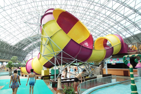 Glissière de jeu d'intérieur de l'eau de fibre de verre de Comercial petites/eau tour 100m3/Hr de parc aquatique