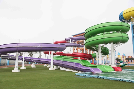 Glissière d'eau en spirale faite sur commande extérieure de glissières d'eau pour des adultes et des enfants