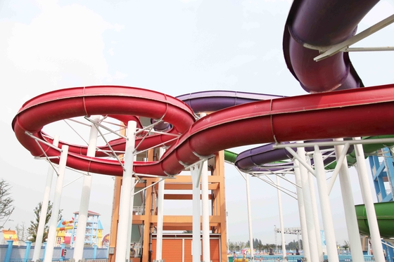Glissières d'eau en spirale faites sur commande de vente chaude pour le parc aquatique d'Aqua en Chine