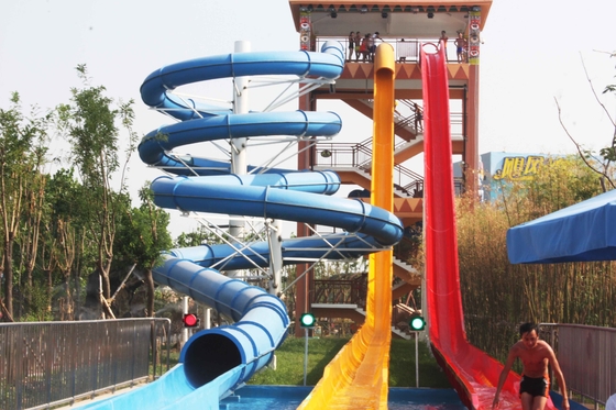 Équipement coloré de parc d'Aqua, glissières d'eau faites sur commande avec le cadre d'acier au carbone galvanisé