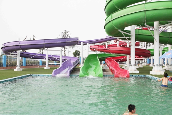 Les grandes glissières d'eau commerciales vertes de piscine pour des glissières d'eau de parc à thème/arrière-cour badine