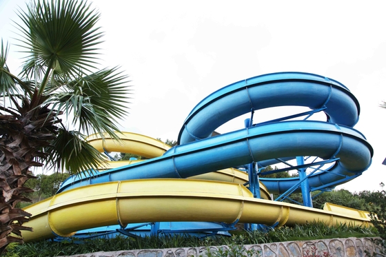 Grands toboggans aquatiques personnalisés / équipement de jeu de divertissement aquatique pour les familles par radeau ou corps
