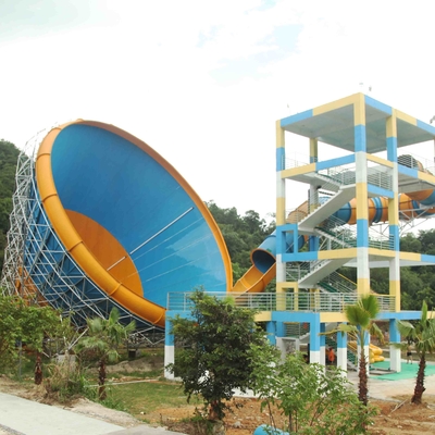 Les glissières d'eau géantes de fibre de verre de parc aquatique ont galvanisé le soutien d'acier au carbone