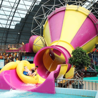 Glissière de jeu d'intérieur de l'eau de fibre de verre de Comercial petites/eau tour 100m3/Hr de parc aquatique