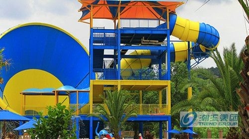 Grandes glissières de piscine de fibre de verre de tornade, jeux élevés de glissière d'eau de famille de Capicity