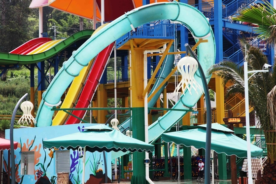 Toboggans aquatiques en fibre de verre Aqua Loop du parc aquatique ExcitingSlide, Hauteur de la plateforme 16m