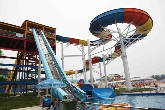 Équipement aquatique de terrain de jeu, grande capacité de glissières d'eau pour l'amusement de famille dans le grand parc aquatique