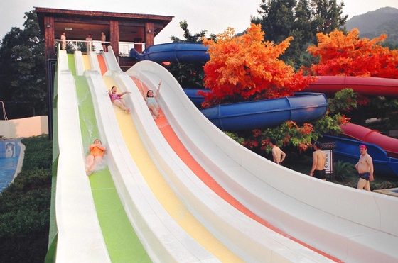 Glissières d'eau faites sur commande de fibre de verre, équipement à grande vitesse de parc aquatique de glissière d'eau