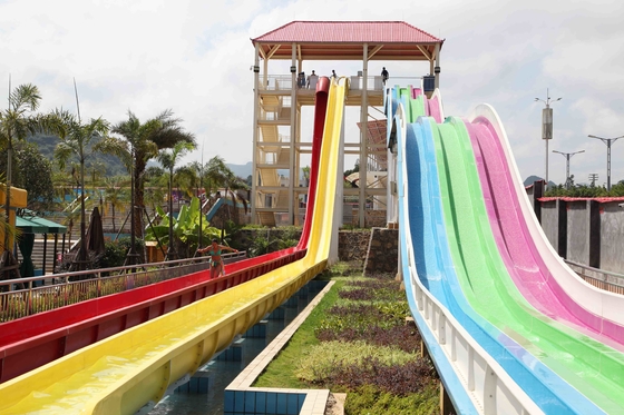 Glissières d'eau de fibre de verre d'acier inoxydable avec la couleur d'arc-en-ciel pour des enfants/adultes dans le parc aquatique
