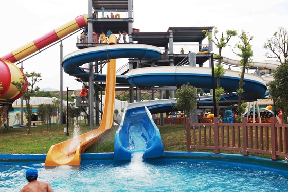 Glissières d'eau faites sur commande d'article général de parc aquatique à grande vitesse avec la capacité de 120 cavaliers/H
