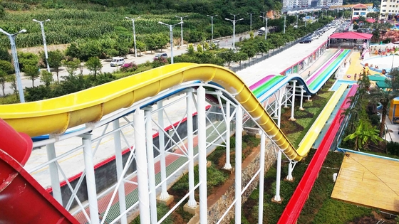 Glissière d'eau adulte à grande vitesse colorée avec la construction de parc d'attractions de l'eau