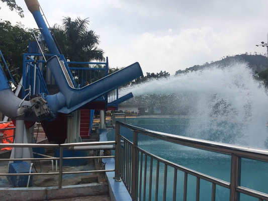 Glissière d'eau excitante commerciale de fibre de verre de boule de canon pour des parcs à thème de l'eau