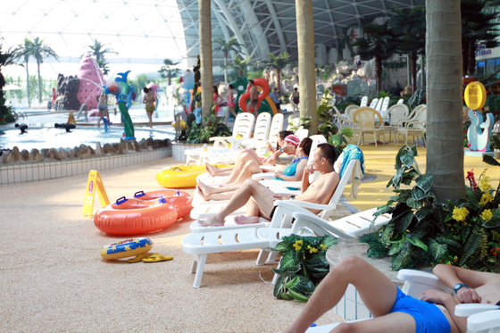 Équipement pour les parcs aquatiques intérieurs, conception et construction de parcs d' amusements