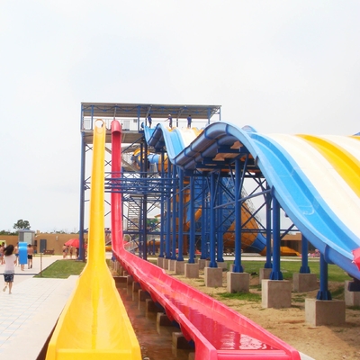 Glissière d'eau adulte à grande vitesse colorée avec la construction de parc d'attractions de l'eau pour le parc aquatique