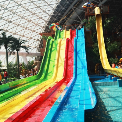 Coloré au-dessus des glissières d'eau au sol de fibre de verre, glissière de piscine de fibre de verre pour le parc d'attractions