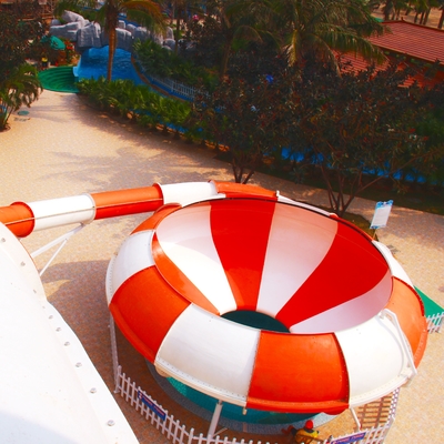 Glissières d'eau géantes adaptées aux besoins du client d'arrière-cour de l'espace de glissières d'eau de fibre de verre de parc d'Aqua d'amusement
