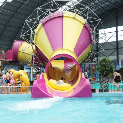 Waterslide d'enfants au-dessus de glissière d'eau de piscine de la terre pour le jeu interactif de l'eau de famille