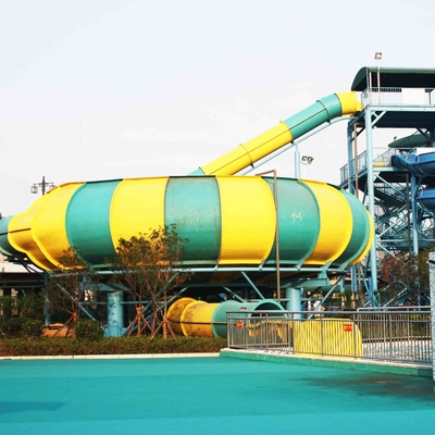 Glissières d'eau géantes adaptées aux besoins du client de l'espace de glissières d'eau de fibre de verre de parc d'Aqua d'amusement pour le projet d'eau