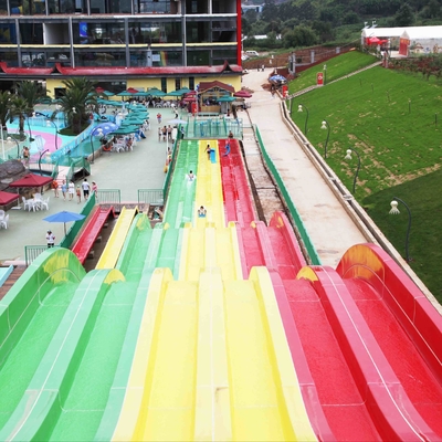 Glissières d'eau à grande vitesse faites sur commande de parc à thème pour des adultes, glissières d'eau colorées pour le parc géant d'Aqua