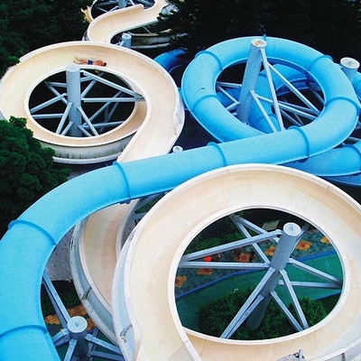 La glissière en spirale de Waterpark, parc aquatique de FRP glisse/glissière eau de Cuustomized pour le parc géant d'Aqua