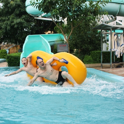 Glissière de vitesse de fibre de verre, glissière de radeau de parc aquatique, équipement fait sur commande de glissières d'eau