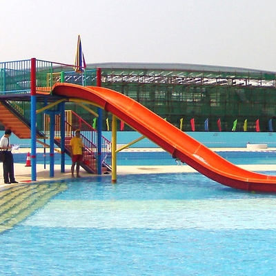 Glissières d'eau des enfants de fibre de verre, glissières d'eau commerciales pour la piscine d'eau de station de vacances/parc aquatique d'enfants