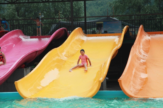 Adapté aux besoins du client équipement de parc d'Aqua de glissières d'eau de 3 enfants de cavaliers, rose/orange/bleu