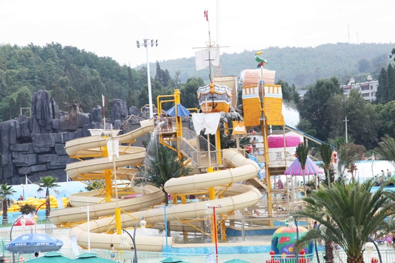 Parcs aquatiques extérieurs colorés avec diapositives d'eau de fibre de verre l'espace de 29 x de 27m