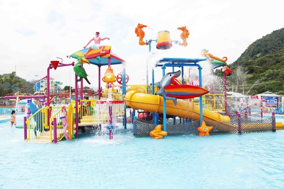 Le terrain de jeu de l'eau des enfants de fibre de verre à l'intérieur des parcs aquatiques avec la pompe à eau/a adapté la glissière aux besoins du client d'eau