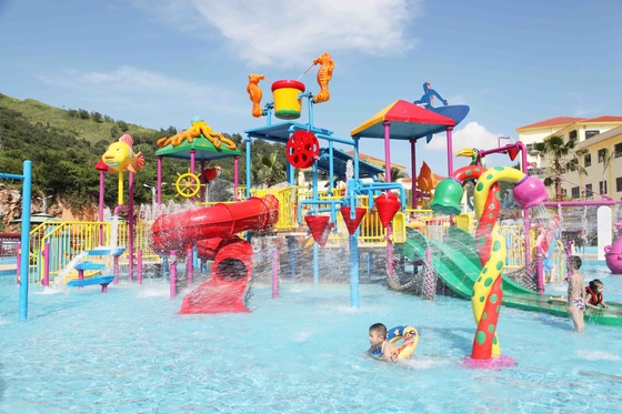 Le terrain de jeu de l'eau des enfants de fibre de verre à l'intérieur des parcs aquatiques avec la pompe à eau/a adapté la glissière aux besoins du client d'eau