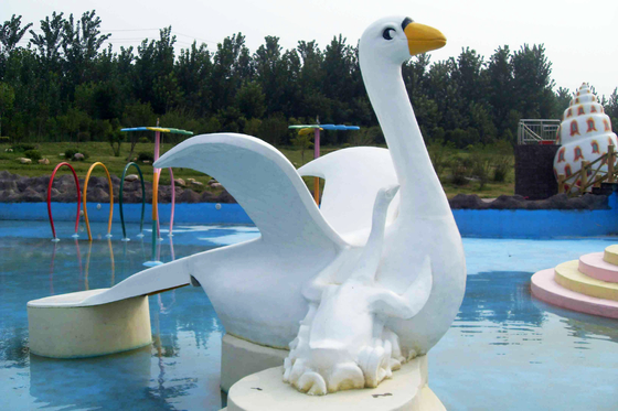 Glissière drôle de parc aquatique de fibre de verre avec le cygne formé pour le jeu d'Aqua d'enfants