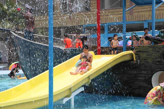 Équipement de parc aquatique de jeu d'Aqua de corsaire/grand bateau de pirate de fibre de verre de station de vacances